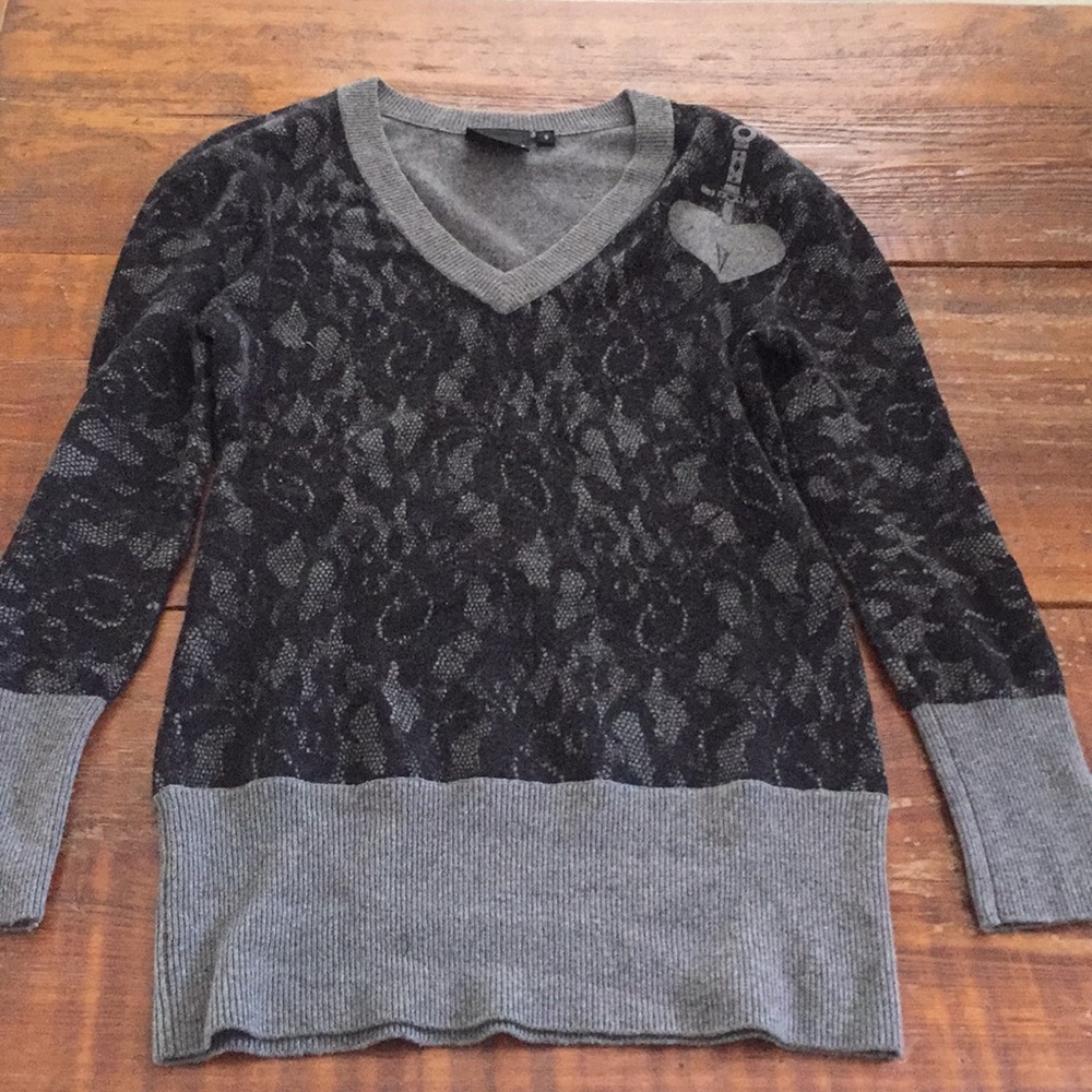 Ca$hmere sz small grey and black sweater